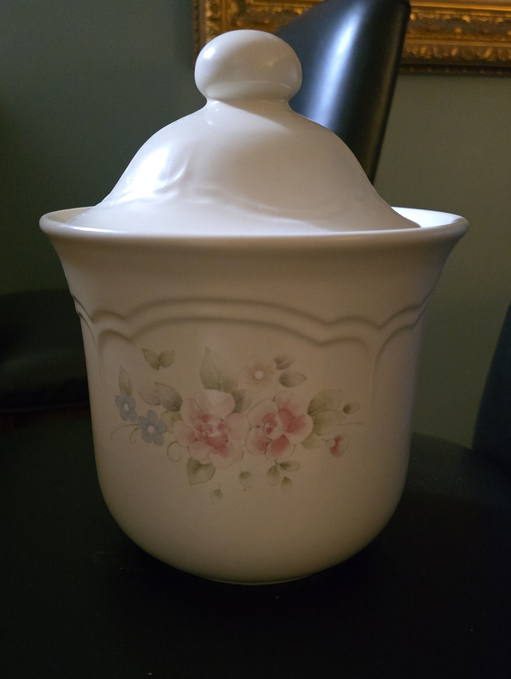 Pfaltzgraff Cream Ceramic Canister Vintage 1-1/2 Quart